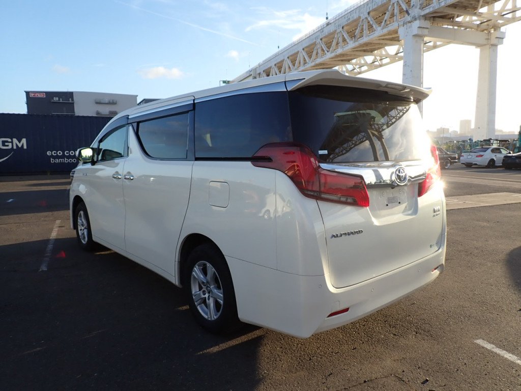 Toyota Alphard X - 4