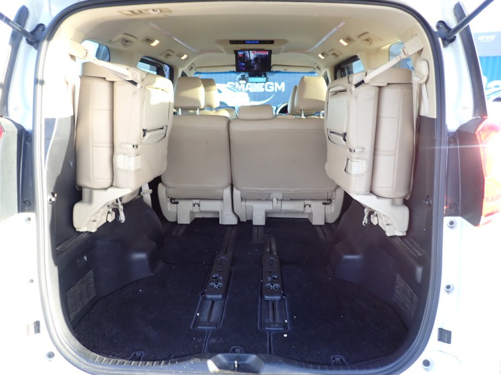 Toyota Alphard X - 11