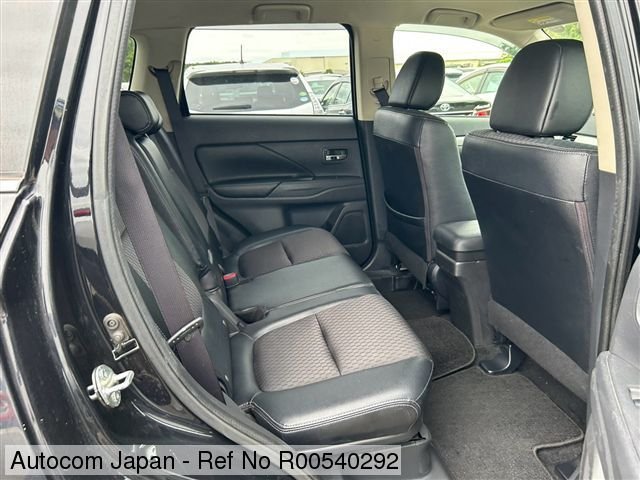 Mitsubishi Outlander PHEV G Safety Package - 7